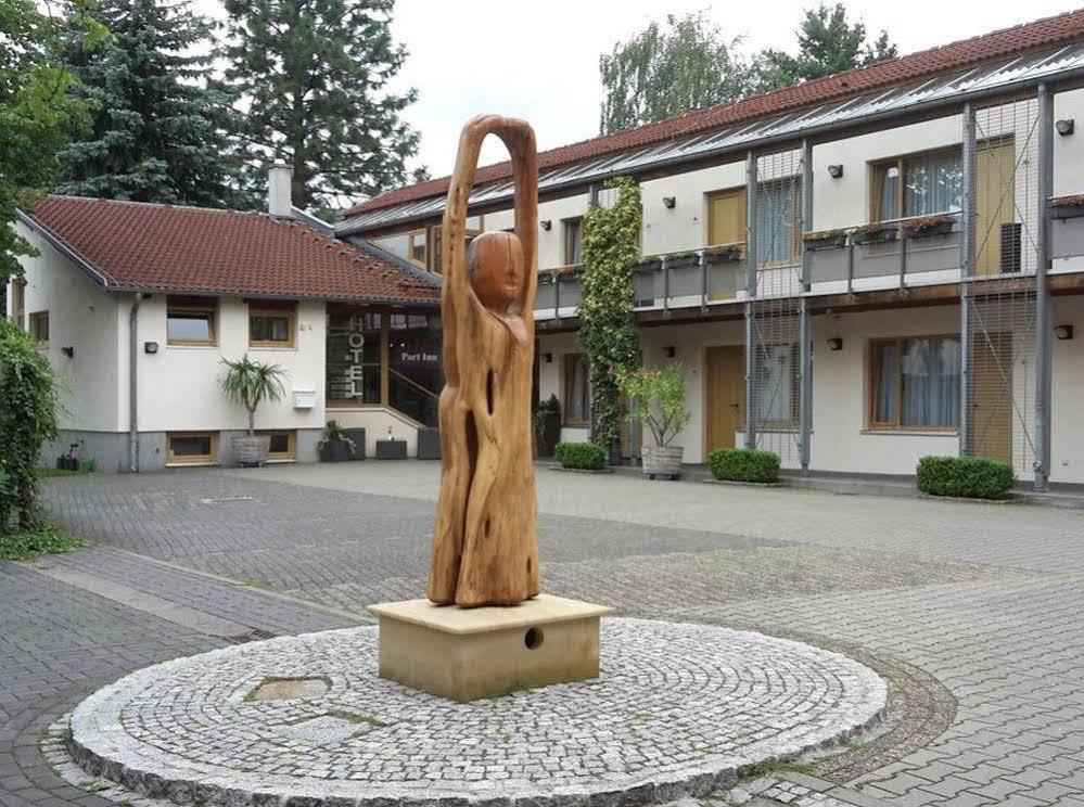 Port Inn Hotel Eichwalde Buitenkant foto