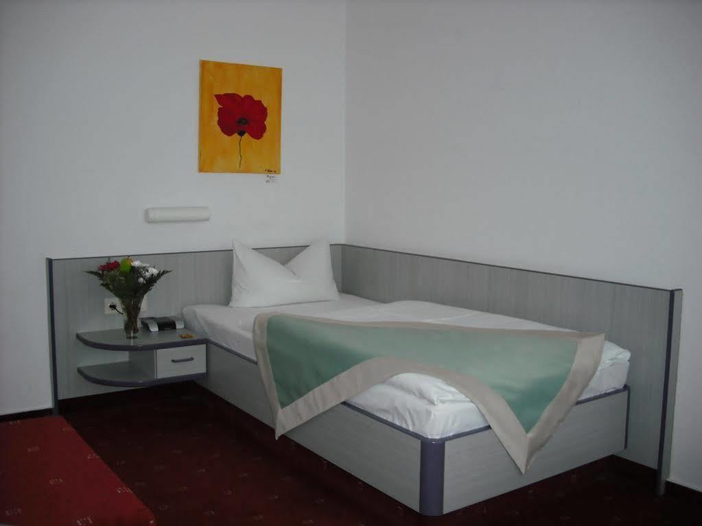 Port Inn Hotel Eichwalde Buitenkant foto