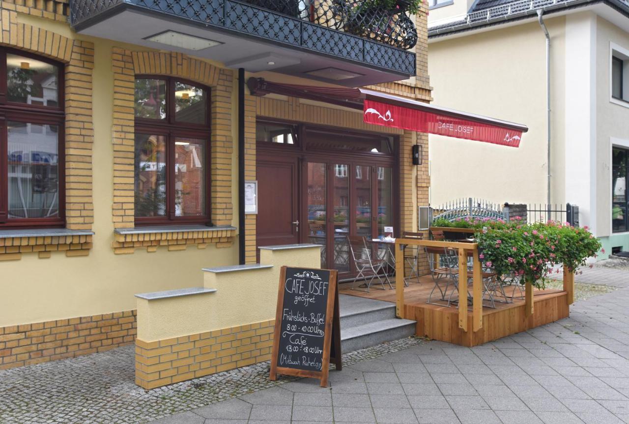 Port Inn Hotel Eichwalde Buitenkant foto